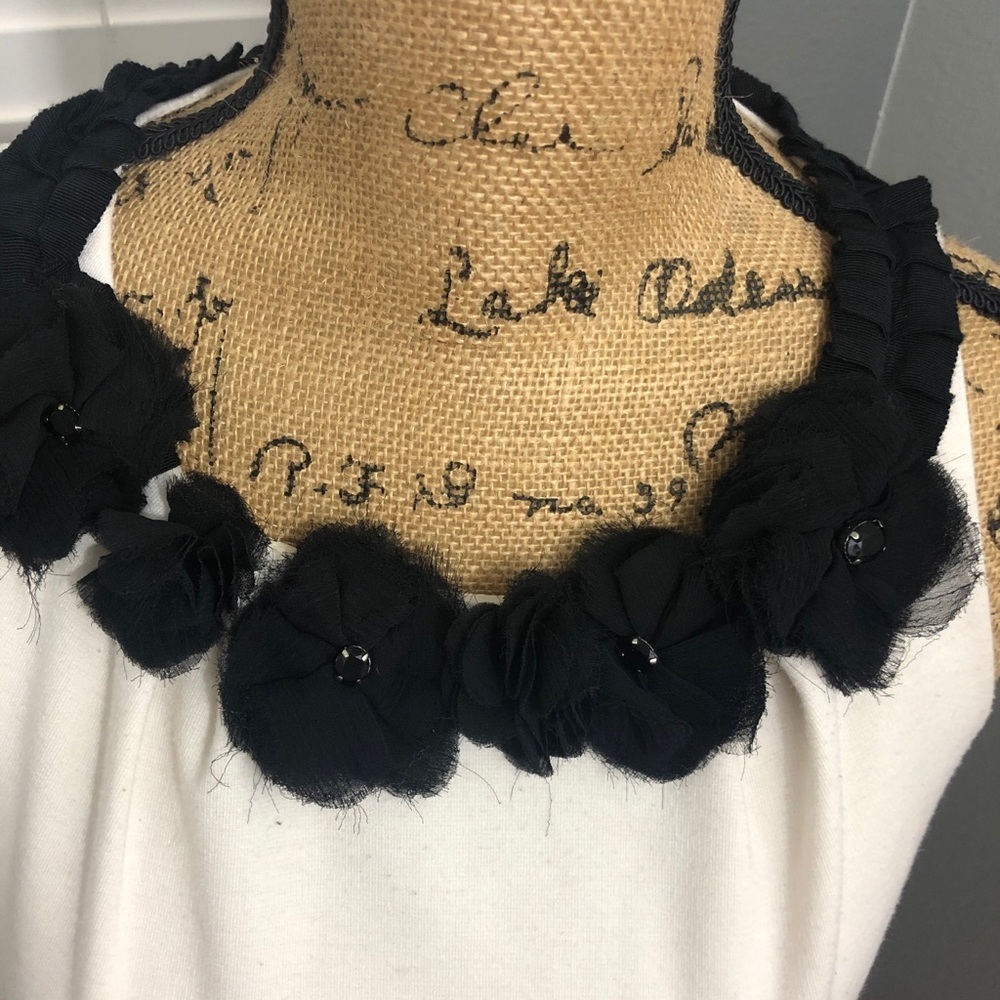 Just Taylor black & cream dress w/ flower detail💕 - Picture 2 of 5